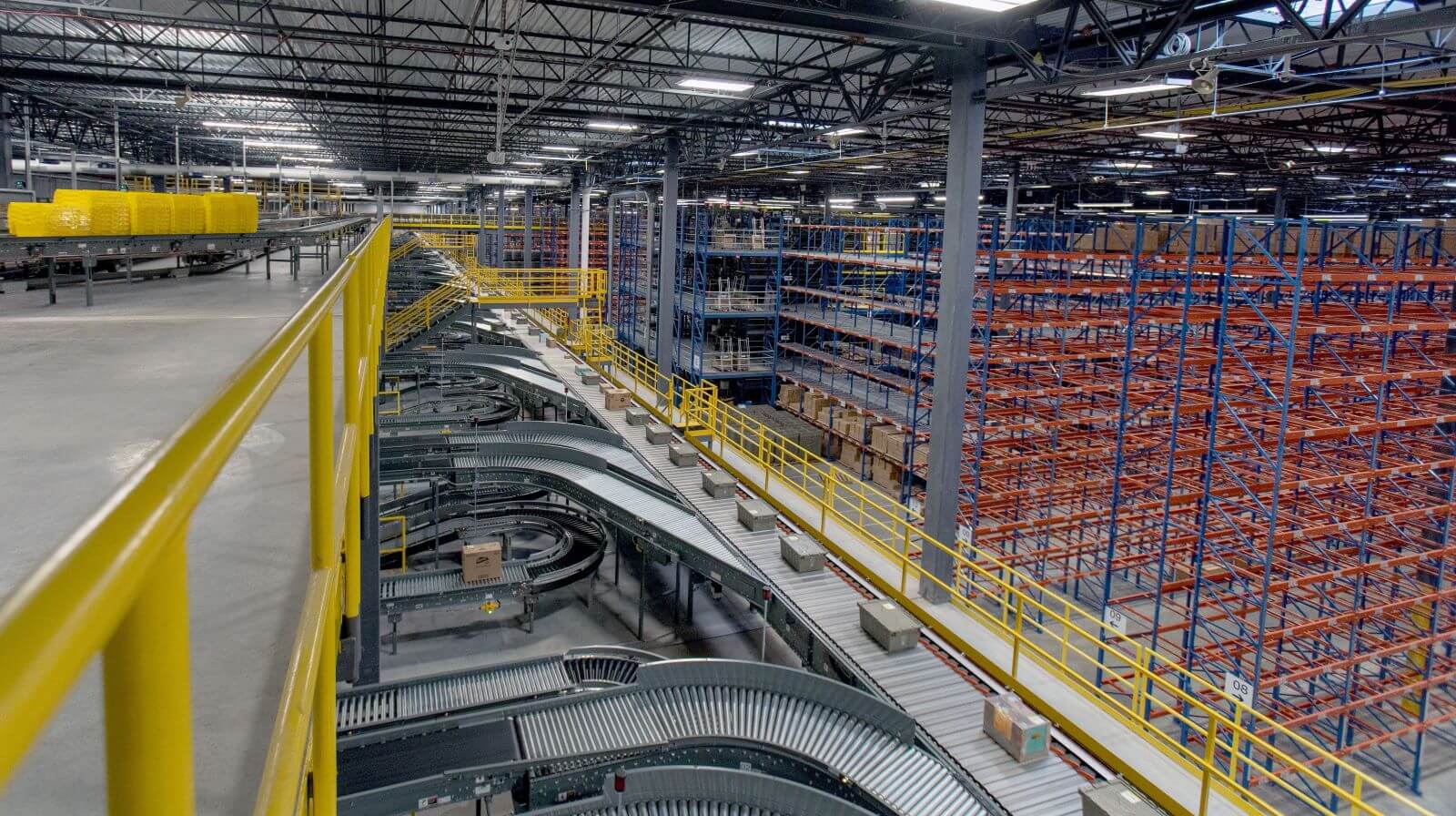 Conveyor and sortation system in Healthcare products distribution center