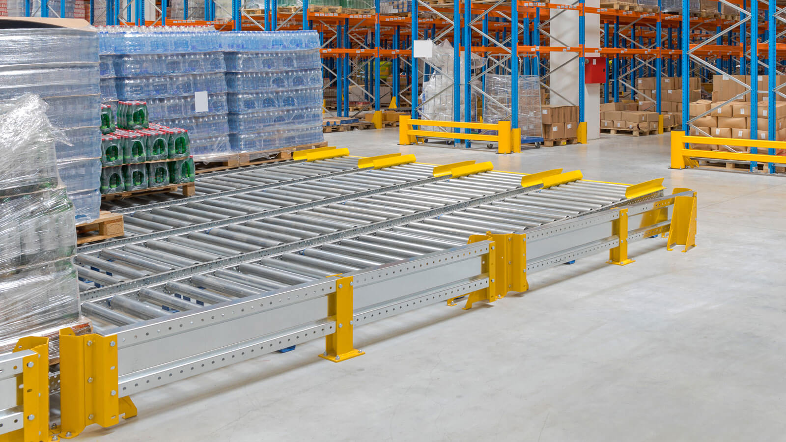 Gravity-Conveyor-in-Warehouse