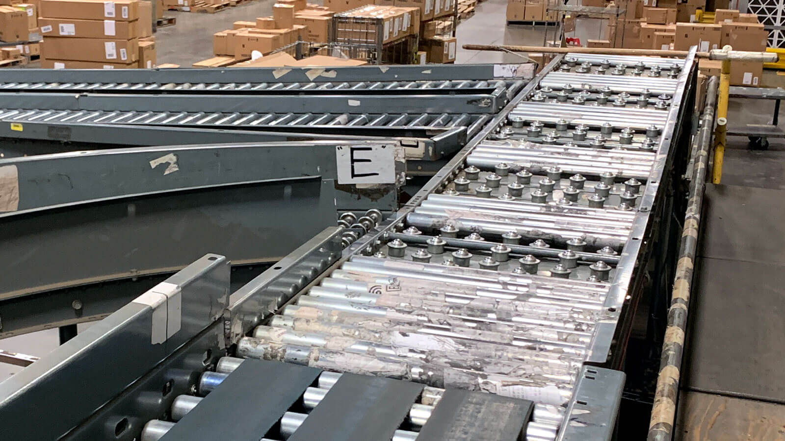 Pop-Up-Wheel-Sorter-in-Warehouse