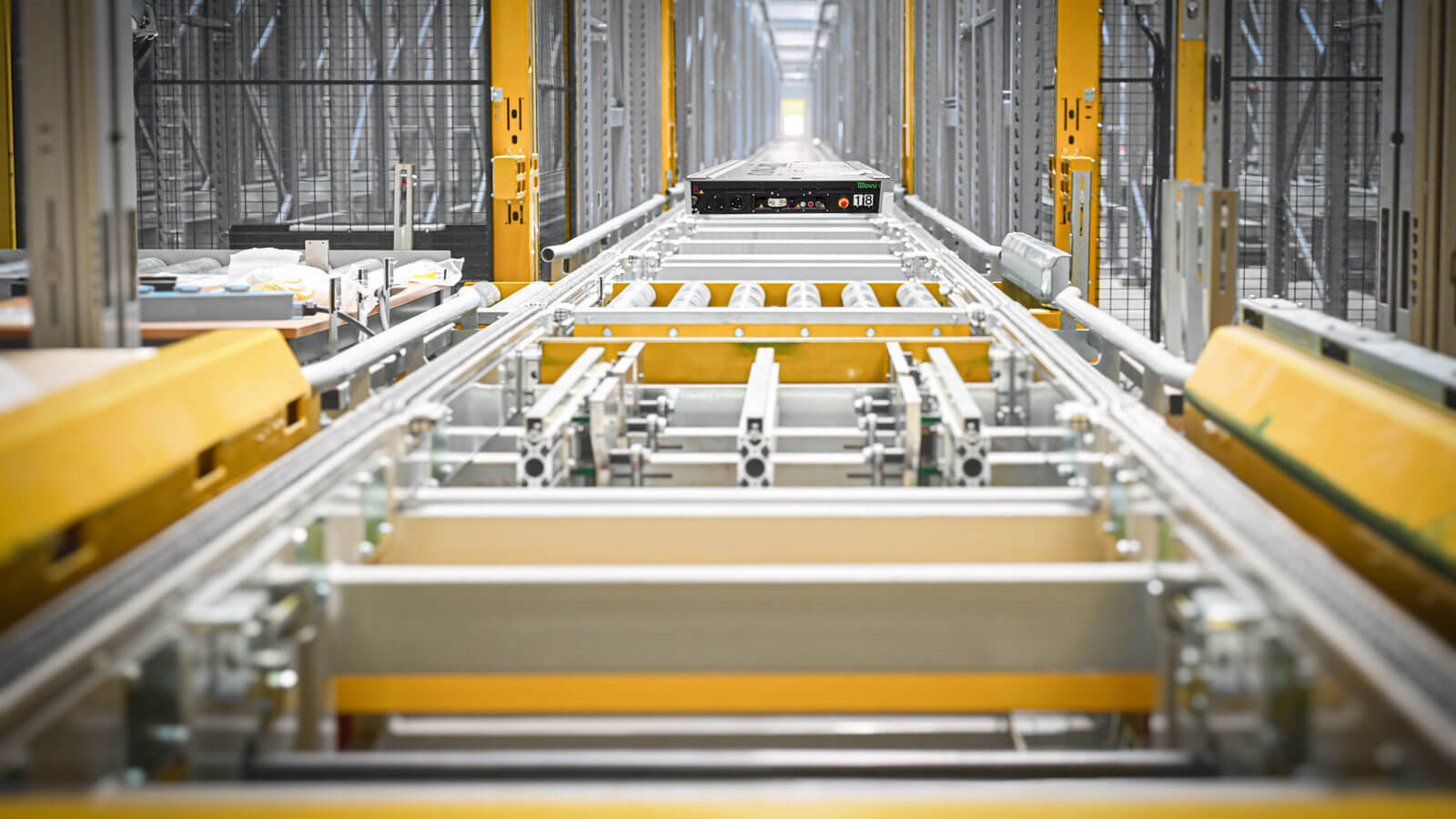 4 Way Shuttle in Warehouse